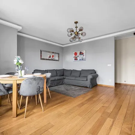 Wola Tower - 60m2, Balcony With View, Parks Nearby - By Rentujemy