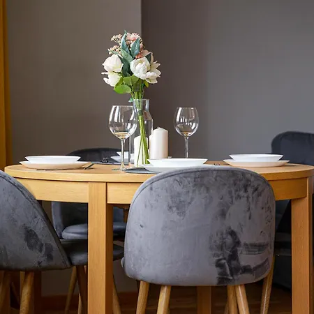 Wola Tower - 60m2, Balcony With View, Parks Nearby - By Rentujemy * ורשה