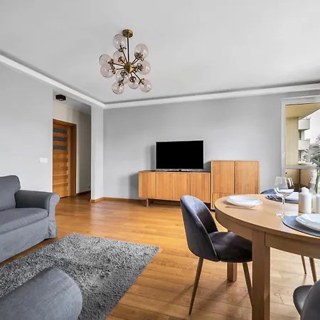 Apartman Wola Tower - 60m2, Balcony With View, Parks Nearby - By Rentujemy *