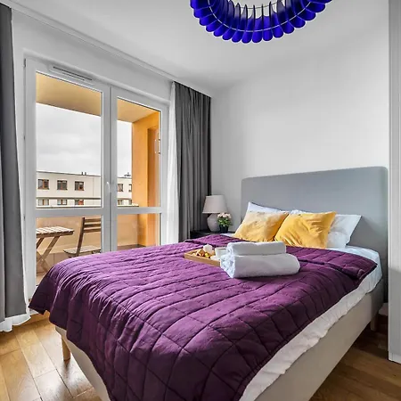 Wola Tower - 60m2, Balcony With View, Parks Nearby - By Rentujemy Apartman Varsó